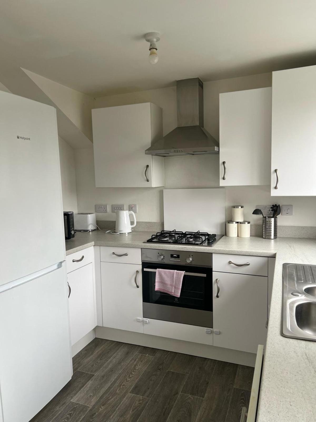 Village House St Mellons - Close To A48 And M4 Кардифф Экстерьер фото